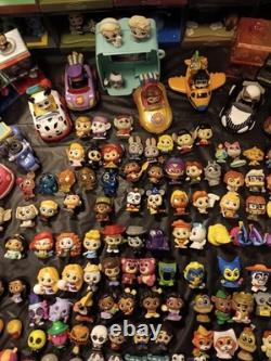 Énorme lot de Disney Doorables avec plus de 200 figurines, playsets, voitures, variantes rares