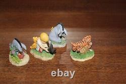 Ensemble de 22 figurines Winnie l'Ourson de Disney LENOX et étagère pour pot de miel #S29