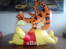 Extrêmement Rare! Disney Winnie L'ourson Et Tigrou Jouant Big Statuette Figurine