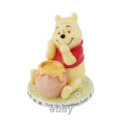 Figurine Winnie l'Ourson 'Il est temps pour quelque chose de sucré' des Disney English Ladies