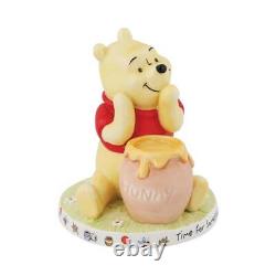 Figurine Winnie l'Ourson 'Il est temps pour quelque chose de sucré' des Disney English Ladies