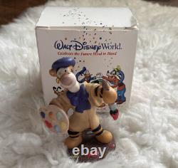 Figurine d'artiste peintre Tigger de Disney Winnie l'Ourson Beret Sri Lanka RARE