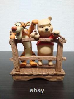 Figurine en céramique japonaise de Winnie l'ourson et Tigrou de Pooh & Friends, édition limitée 2000.