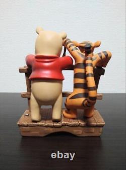 Figurine en céramique japonaise de Winnie l'ourson et Tigrou de Pooh & Friends, édition limitée 2000.