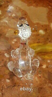 Figurine en cristal de Tigrou sur miroir d'exposition - Cristal World de Winnie l'ourson