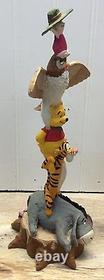 Figurine en résine de l'adorable personnage Disney de Winnie l'ourson et ses amis rares, en position de totem numéro 11.