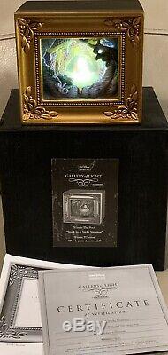 Galerie Disney De Lumière Par Olszewski Winnie L'ourson Stuck In A Sticky Situation