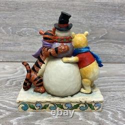 Jim Shore Pooh et Tigger avec figurine de bonhomme de neige 4033265 Câlins d'hiver Disney