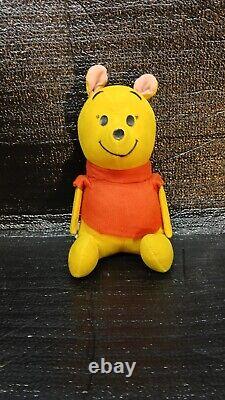 Jouet en peluche de Winnie l'ourson Disney des années 1960 rempli de sciure de bois par Gund Sears Teddy Bear