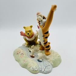 LENNOX Winnie l'ourson BLUSTERY BOAT RACE sculpture Disney - NEUF dans sa boîte avec COA