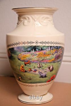 Lenox 2002 Disney Un grand vase pour l'après-midi 11 pouces de haut Winnie l'ourson en porcelaine ivoire