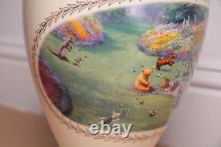 Lenox 2002 Disney Un grand vase pour l'après-midi 11 pouces de haut Winnie l'ourson en porcelaine ivoire