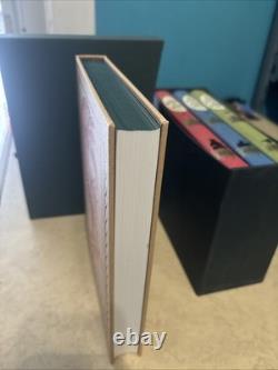 Livres reliés. Ne tirez pas sur l'oiseau moqueur. Ensemble Winnie l'Ourson. Fables d'Ésope.