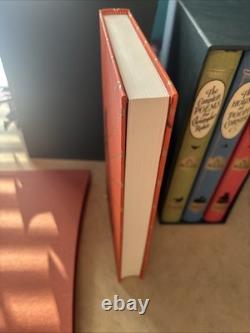 Livres reliés. Ne tirez pas sur l'oiseau moqueur. Ensemble Winnie l'Ourson. Fables d'Ésope.