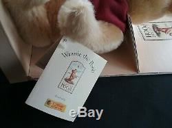 Mint New Steiff Winnie L'ourson 651489 9 Mohair Pooh Avec Red Jacket 1999