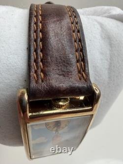 Montre Tank vintage Timex Disney Winnie l’ourson dorée avec bracelet en cuir