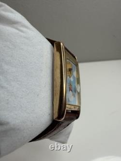 Montre Tank vintage Timex Disney Winnie l’ourson dorée avec bracelet en cuir