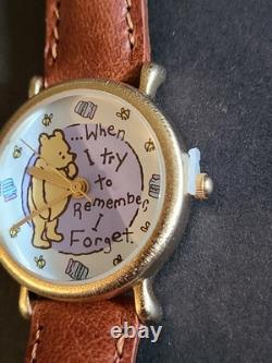 Montre en cuir étroite Disney Classic Winnie l'Ourson dans sa boîte d'origine avec nouvelle batterie