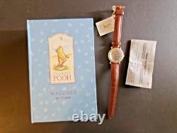 Montre en cuir étroite Disney Classic Winnie l'Ourson dans sa boîte d'origine avec nouvelle batterie