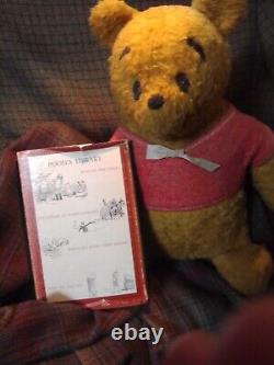 Ours en peluche Winnie l'Ourson vintage des années 1950, avec le livre PooBear vintage de A. A. Milne