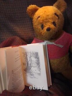 Ours en peluche Winnie l'Ourson vintage des années 1950, avec le livre PooBear vintage de A. A. Milne