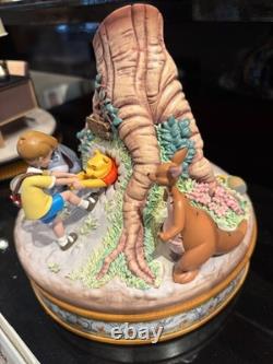 Parcs Disney 2026 Winnie l'Ourson 60ème Anniversaire Figurine Musicale Rotative Nouvelle