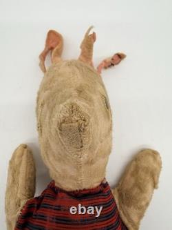 Poupées anciennes faites main en tissu rembourré de Winnie l’Ourson et Porcinet des années 1930