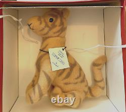 R. John Wright Vintage 1985 Tigrou 6 en peluche de mohair dans sa boîte avec étiquette rare
