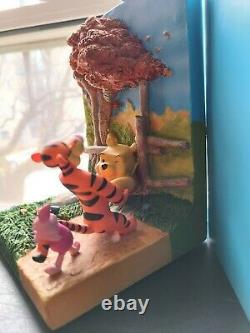 Rare Collectionnable Winnie The Pooh And Friends 3d Bookends