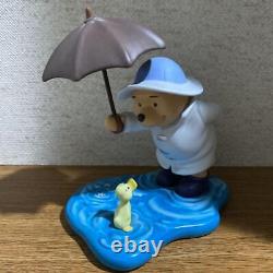 Rare! Disney Pooh&amis Winnie The Pooh Raincoat, Figurine En Porcelaine Statue