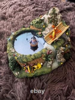 Rare boite à musique dansante Disney Winnie l'Ourson et ses amis Tigger Eeyore, fonctionne