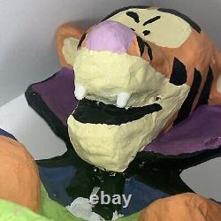 Titre en français : Disney Tigger Porte-bonbons en papier mâché Winnie l'Ourson Vampire