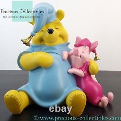 Très Rare! Winnie Le Pooh Avec Statue De Piglet. C'est Walt Disney. Disneyana