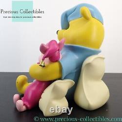 Très Rare! Winnie Le Pooh Avec Statue De Piglet. C'est Walt Disney. Disneyana
