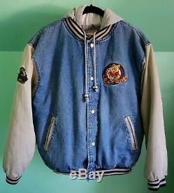 Vintage Disney Store Winnie L'ourson Denim Varsity Jacket Avec Capuchon Taille Adulte M