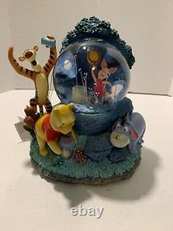 Vtg Disney Winnie L'ourson Light Up Musical Snow Globe Lucioles Voir La Vidéo