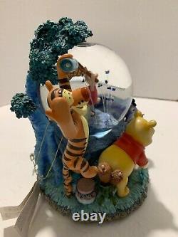 Vtg Disney Winnie L'ourson Light Up Musical Snow Globe Lucioles Voir La Vidéo