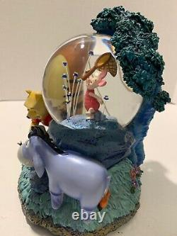 Vtg Disney Winnie L'ourson Light Up Musical Snow Globe Lucioles Voir La Vidéo