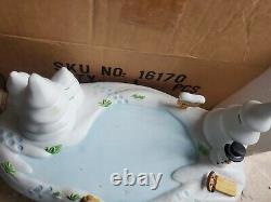 Vtg Winnie The Pooh Christmas Village 1000 Acre Pond Patinoire De Glace Snowman