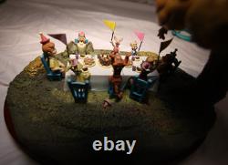 WDCC Hip! Hip! Pooh-Ray! De Winnie l'Ourson et le Vent d'Hiver dans la boîte COA