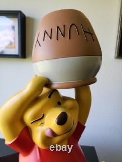 Walt Disney Winnie l’Ourson Figurine Statue Assise Grande <br/>	