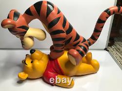 Walt Disney World Statue de Winnie l'Ourson et Tigrou 22 x 16 Deluxe