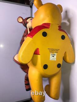 Walt Disney World Statue de Winnie l'Ourson et Tigrou 22 x 16 Deluxe