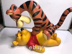 Walt Disney World Statue de Winnie l'Ourson et Tigrou 22 x 16 Deluxe