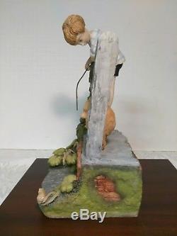 Winnie L'ourson Arden Sculptures Christopher Holt Ils Regardaient Sur La Rivière
