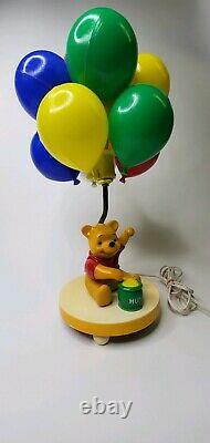 Winnie The Pooh Vintage 1980 Hunny Pot Bear Holding Ballons. Lumière De La Lumière/de La Lumière De La Nuit