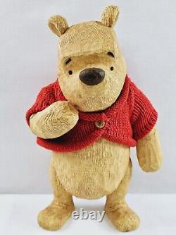 Winnie l'Ourson 75e Anniversaire Figurine Statue Pooh en Faux Bois Disney Store