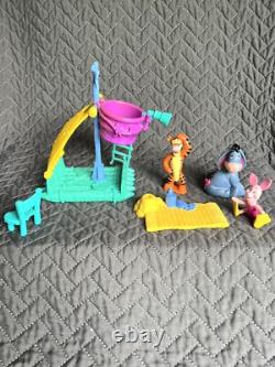 Winnie l'Ourson Ensemble de jeu du bois de 100 acres et lot de figurines Camping Fisher Price ? LIRE