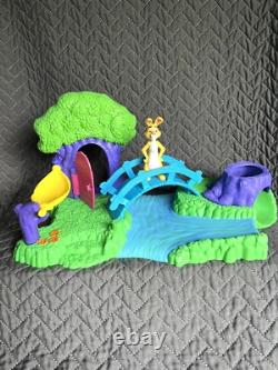 Winnie l'Ourson Ensemble de jeu du bois de 100 acres et lot de figurines Camping Fisher Price ? LIRE