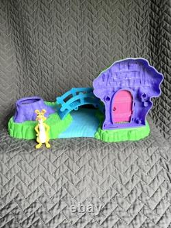Winnie l'Ourson Ensemble de jeu du bois de 100 acres et lot de figurines Camping Fisher Price ? LIRE